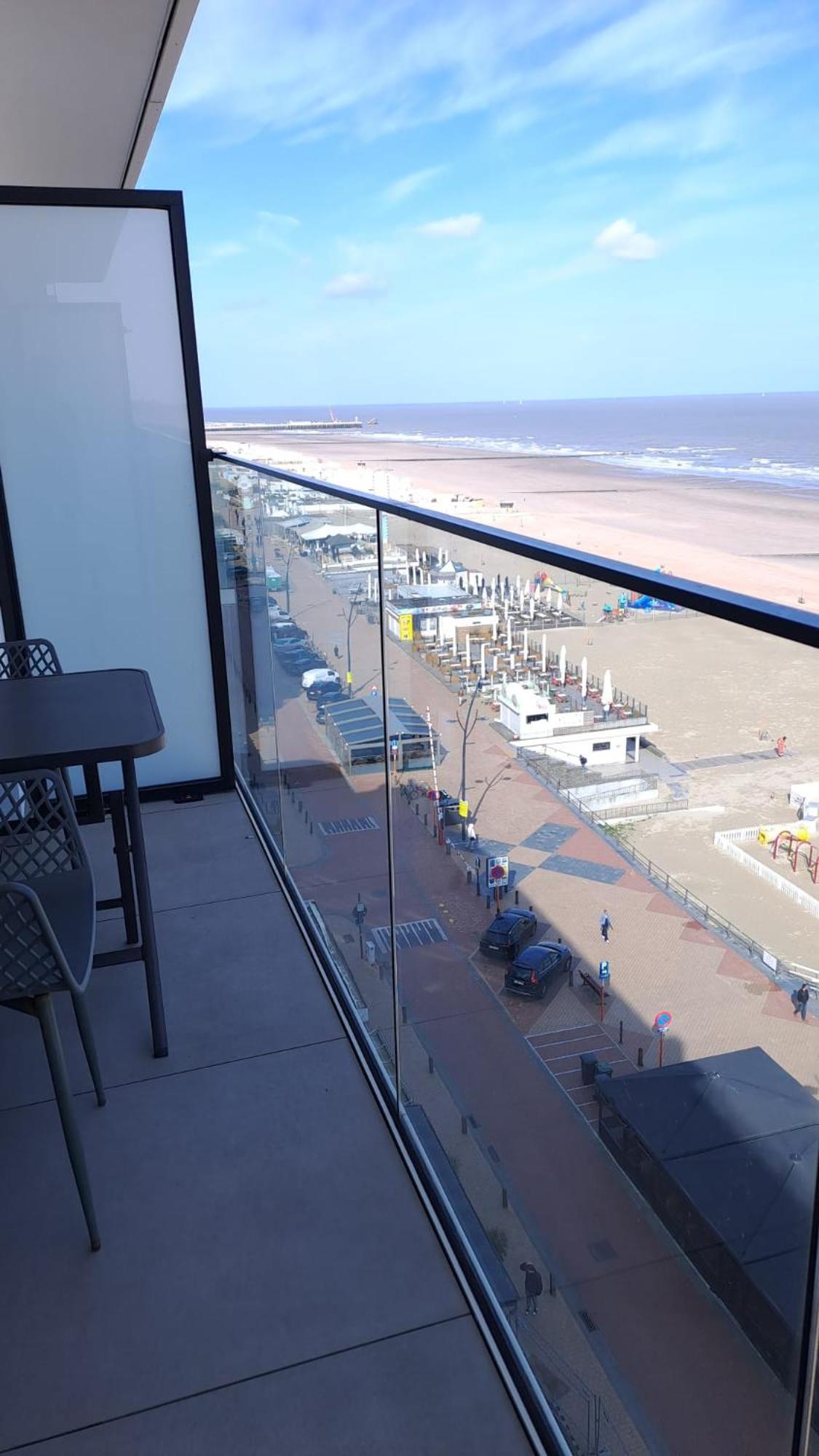 Modern Studio With Beautiful Sea View - 9Th Floor Blankenberge Eksteriør bilde